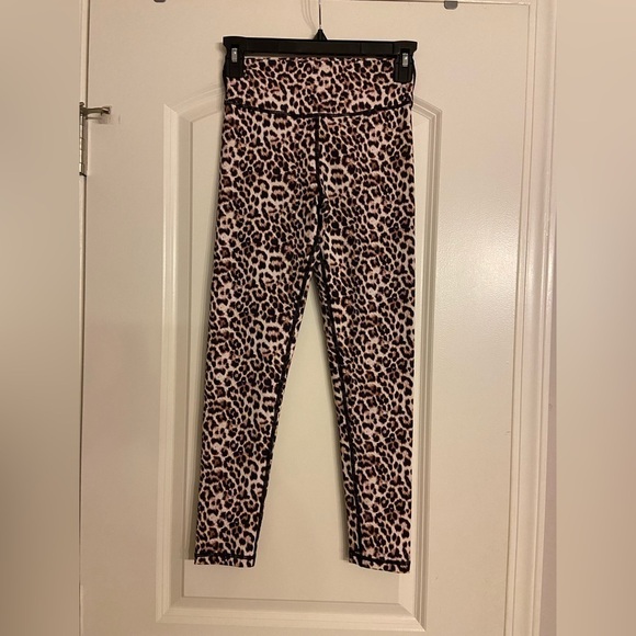 zyia Active Leopard Brilliant Scrunchy What Hi-Rise 7/8 Leggings Size 4 - Picture 5 of 8